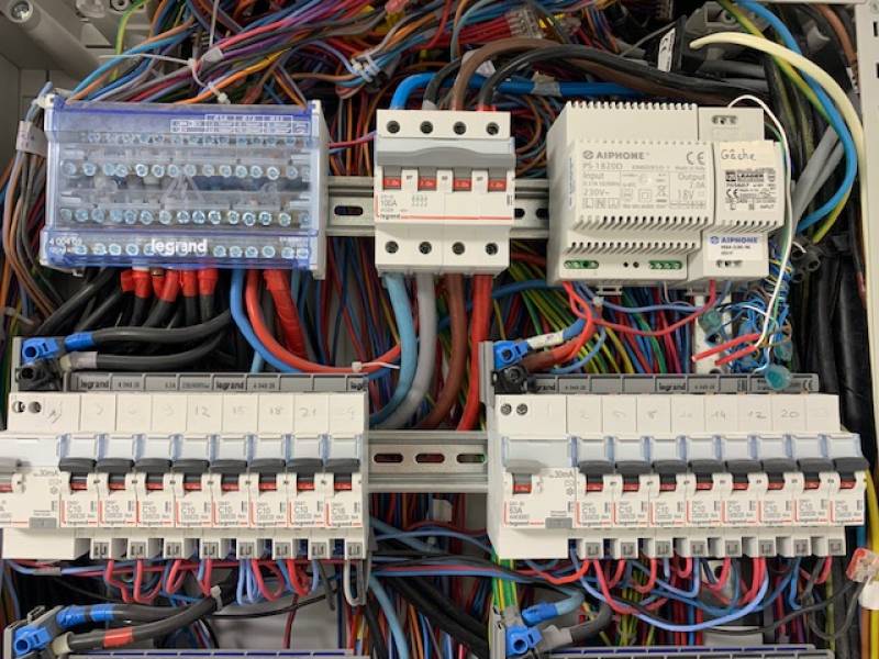 Rénovation complète d’un tableau électrique pour une villa à Vallauris par AZURELEC